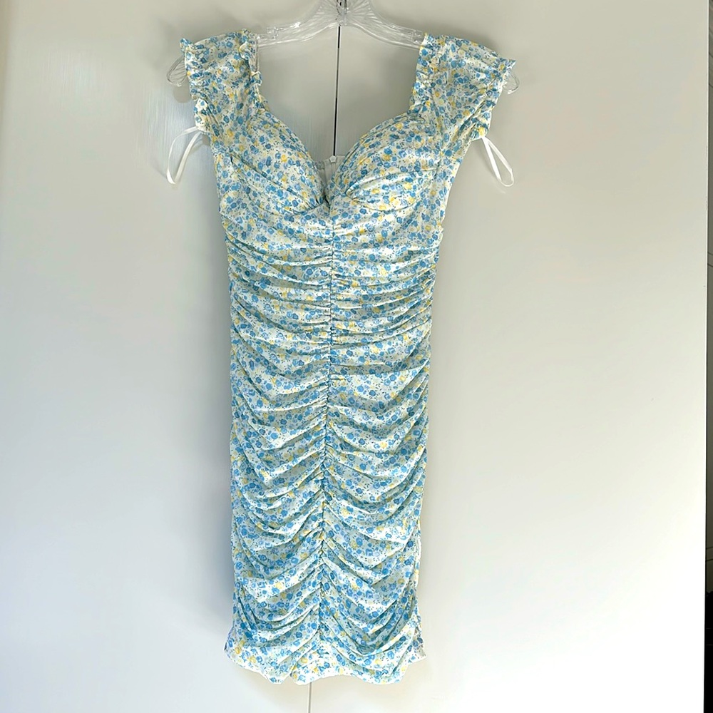 Thatssofetch junior dress size 6.
